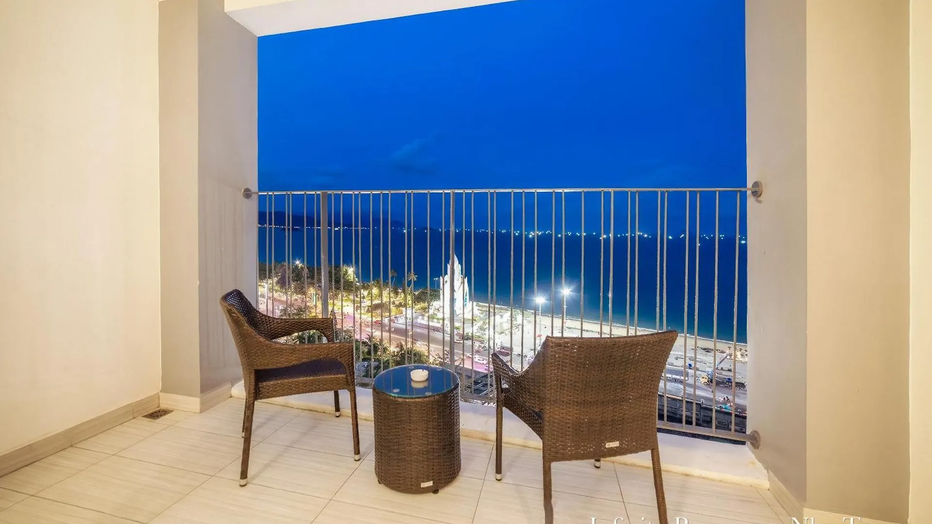 Infinity Panorama Oceanview Apartments 나트랑
